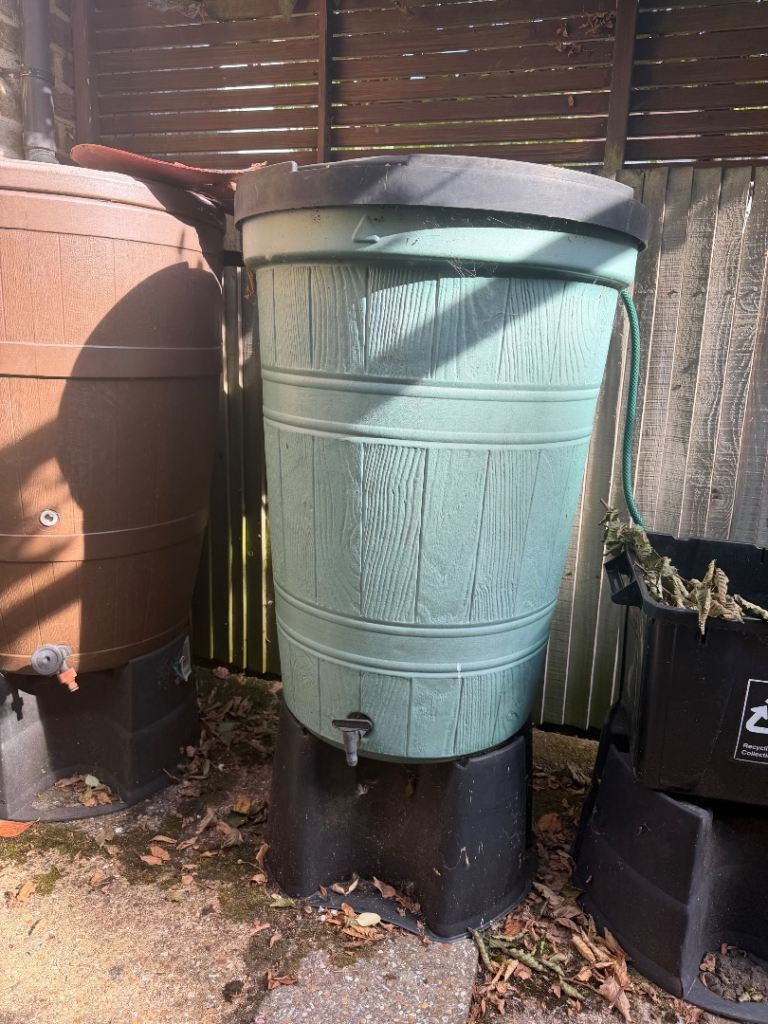 Green Water Butt with Stand – Good Condition