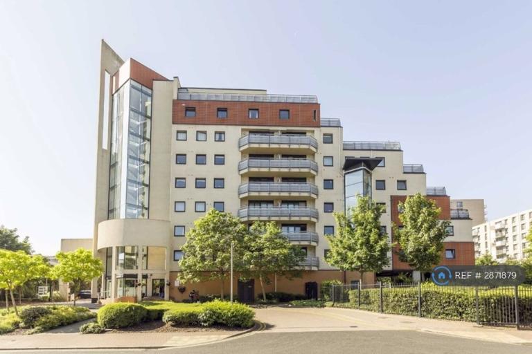3 bedroom flat in Trade Winds, London, E16 (3 bed) (#2871879)