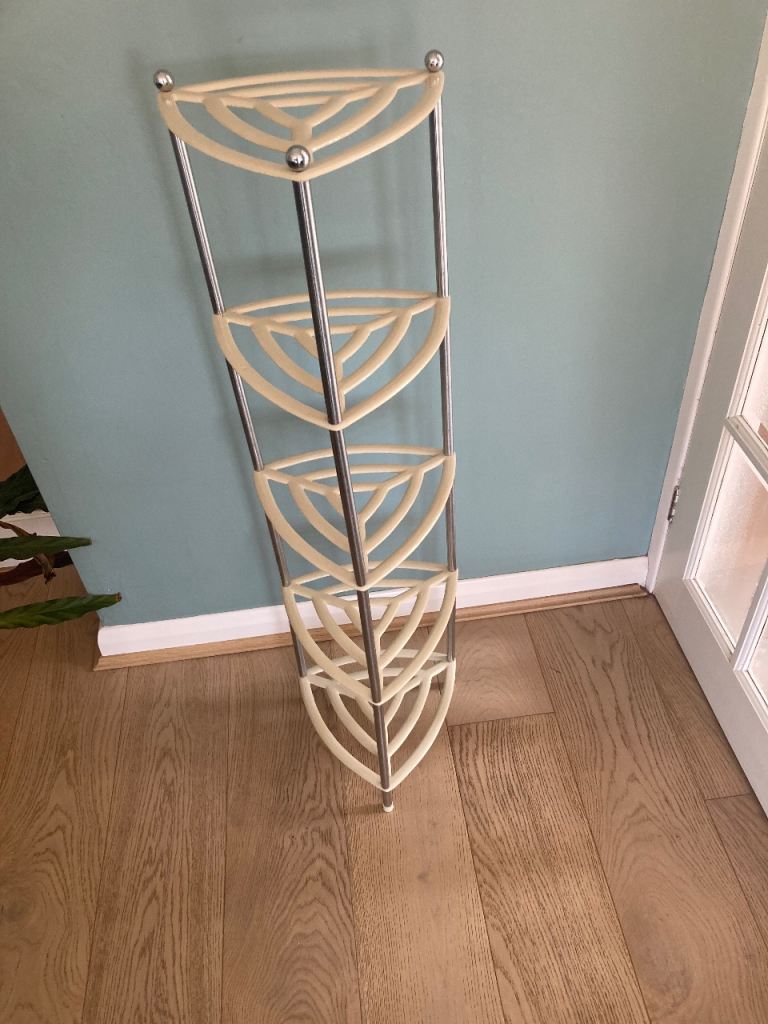 Heavy Iron Kitchen Pot Stand for 5 Saucepans.