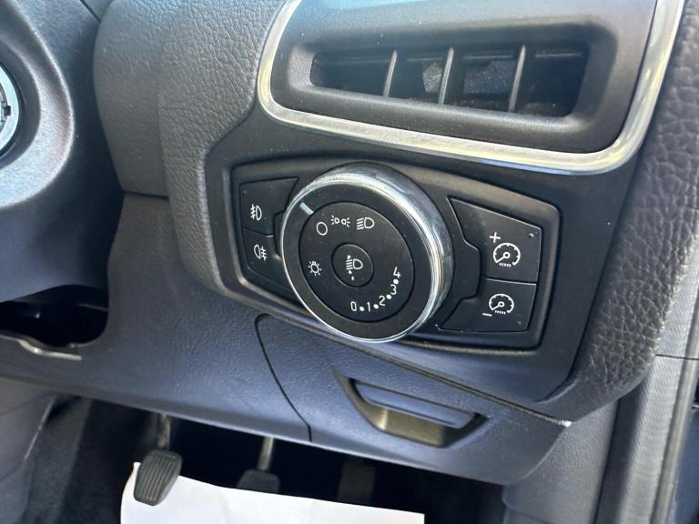 2011 Ford Focus 1.6 125 Zetec 5dr HATCHBACK PETROL Manual