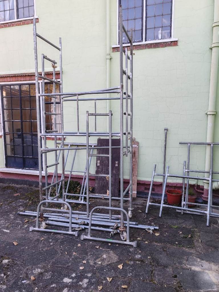 TopTower Classic Scaffold Tower 4' x 2'6'' x 14'3'' with extras