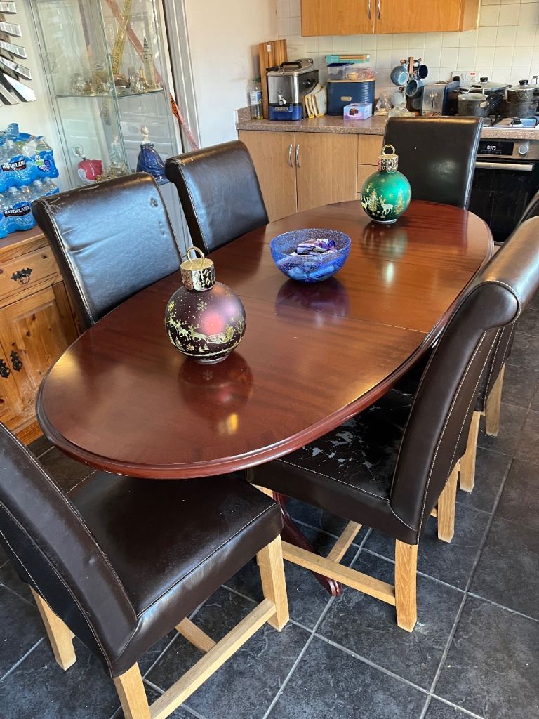 Dining table & chairs - perfect for Christmas lunch 🎄🎄🎄🎄