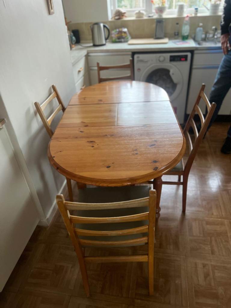Dining table with 4x chairs 80£