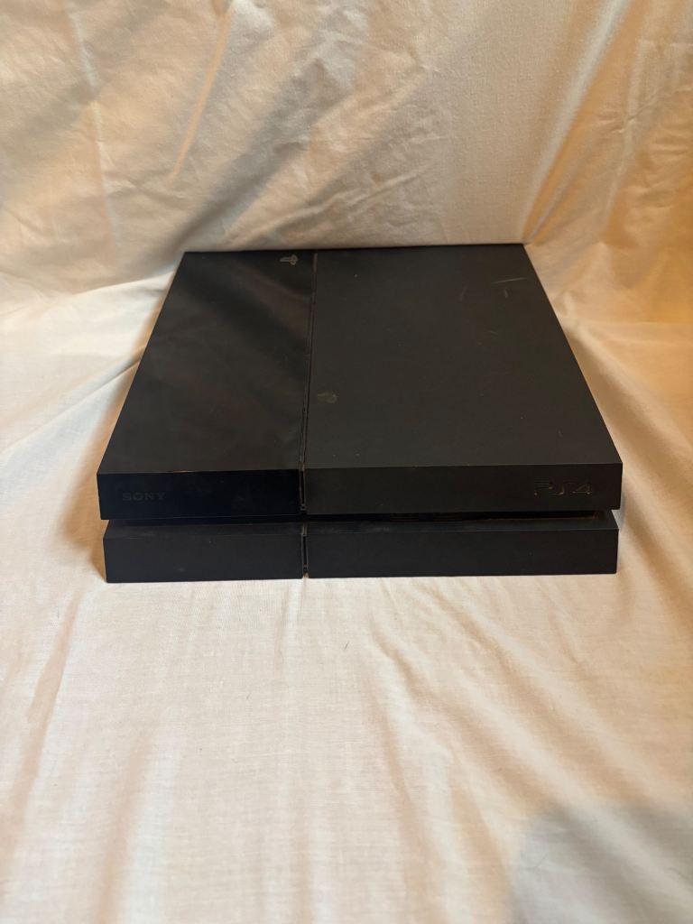 PLAYSTATION 4 