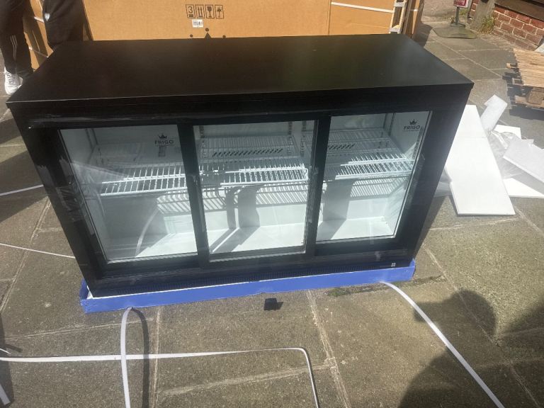 Commercial undercounter bar drinks fridge cafe shop restaurant 