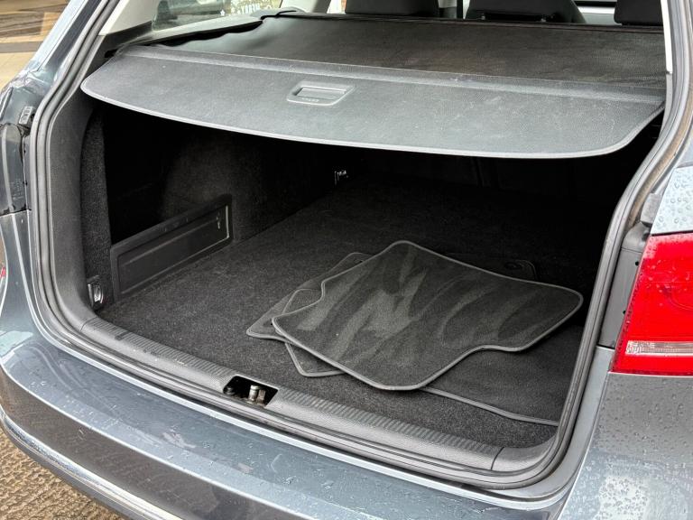 2013 Volkswagen Passat 2.0 TDI BMT Highline 5dr ++ 11 VW SERVICES / 35 TAX / SAT NAV / DAB ++ EST...