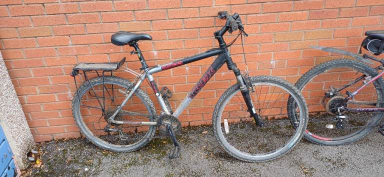 3 mountain bikes - parts only