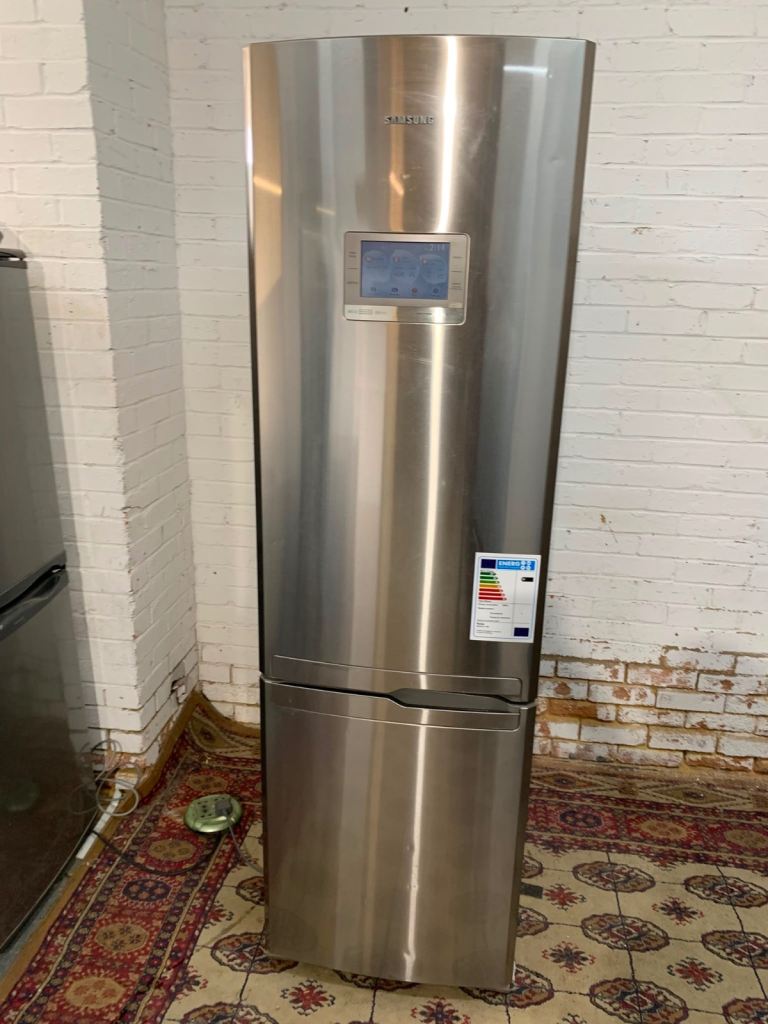 Samsung Fridge Freezer with Digital Display – Good Condition