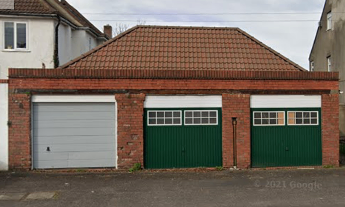 Large Garage / Workshop to Rent with Light and Power
