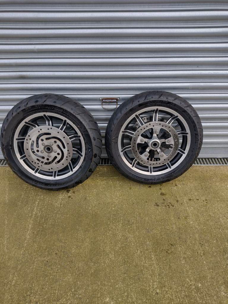 Pair of GENUINE Harley Davidson Glide Wheels & Tyres & 3 x discs 2021
