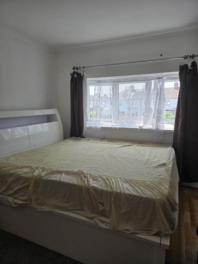Double room for rent in rm8
