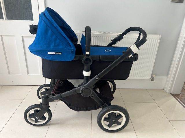 Bugaboo Buffalo, Black Frame, Black Foot Muff and Black Seat Liner + Extra hood Included
