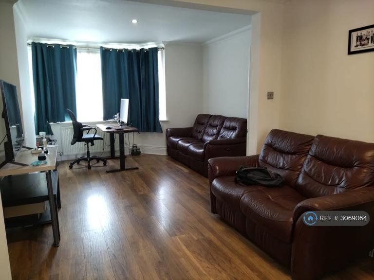 3 bedroom house in Wendover Way, Welling, DA16 (3 bed) (#3069064)