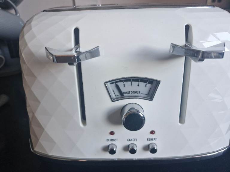 Delonghi 4 slice toasree