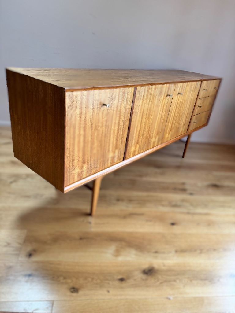 Vintage, Mid-Century Sideboard by high-end maker Vesper, fully refurbished, beautiful grain, 1960s