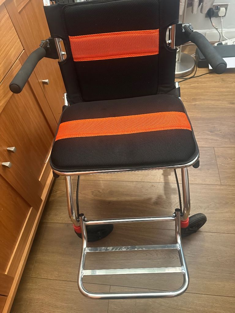 Lightweight wheelchair 