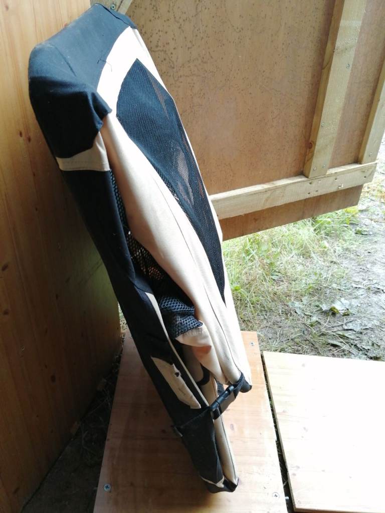 XL dog carrier, Foldable, Lightweight and Strong, used in good condition