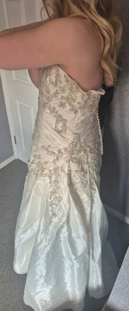 Diamantés wedding dress