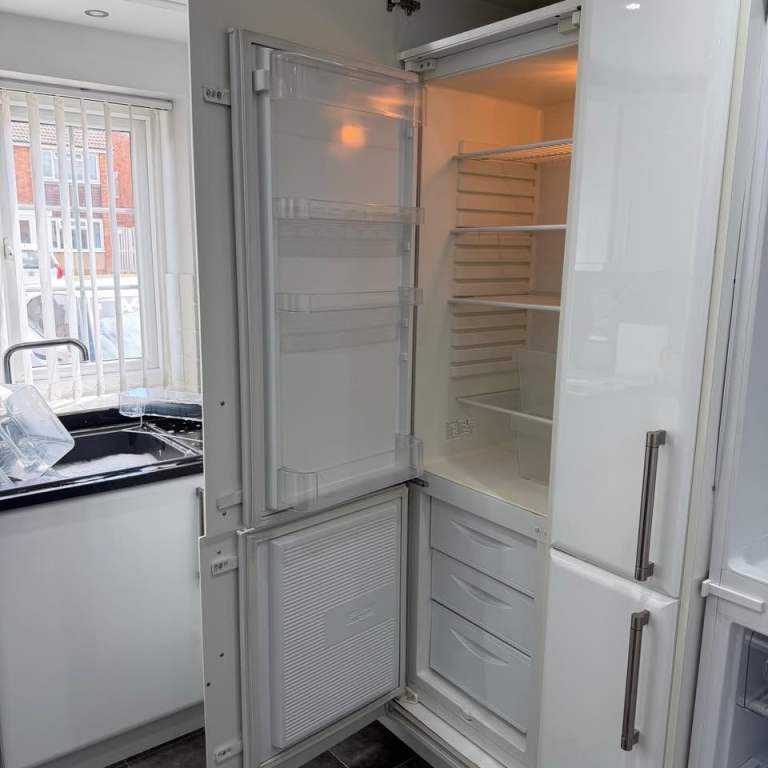 Waterline Integrated 70/30 Fridge Freezer 255L ( ES7030)