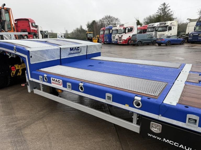 MAC 3 AXLE LOWLOADER WITH LIFTING DECK 