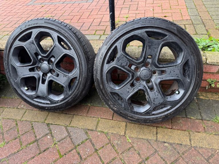 Ford ST alloys 18inch with four new tires 
