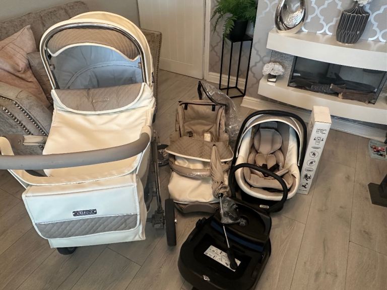 Bebe car I-op travel system 