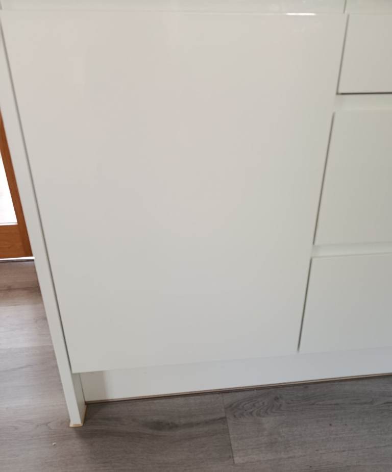 WHITE KITCHEN UNIT DOORS