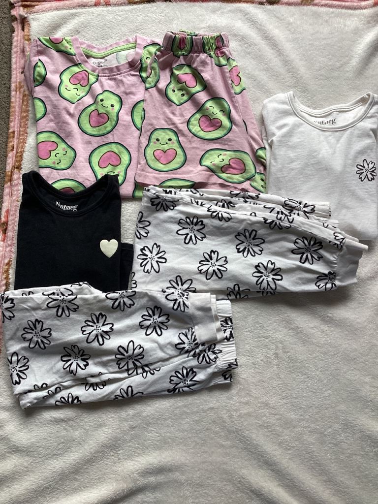 3 x Pairs Girl’s Pyjamas Age 8-9 Years 
