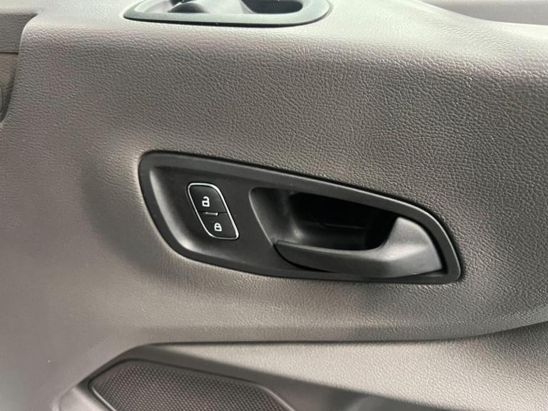 2022 Ford Transit 2.0 EcoBlue 130ps H3 17 Seater Leader MINIBUS DIESEL Manual