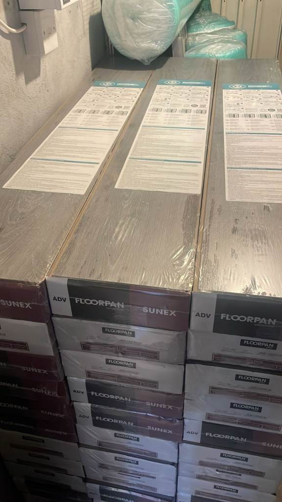 New LAMINATE FLOORING 8mm Thick Each pack can cover 2.374 m2 / Laminate Flooring Wood Floor