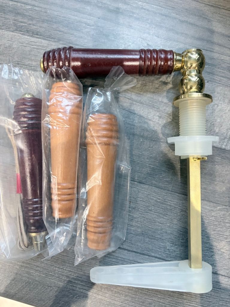 New Toilet Cistern Lever Handle with Wooden Grip