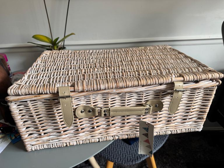 Debenhams Brand new picnic basket 