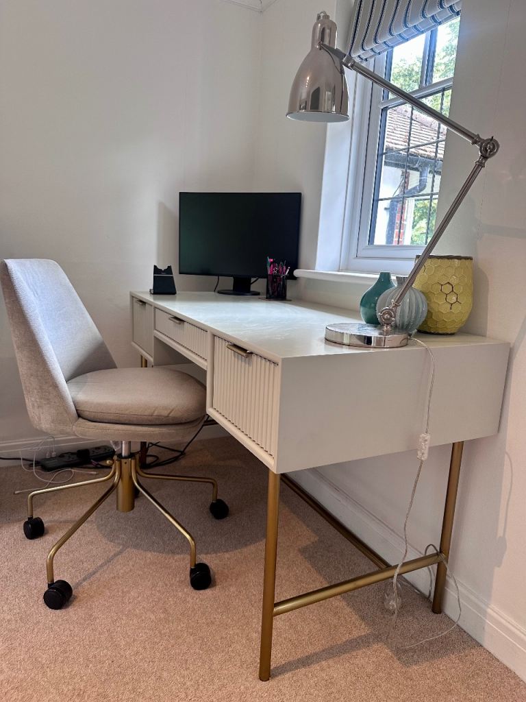 West Elm Quinn Desk & Matching Chair – Excellent Condition