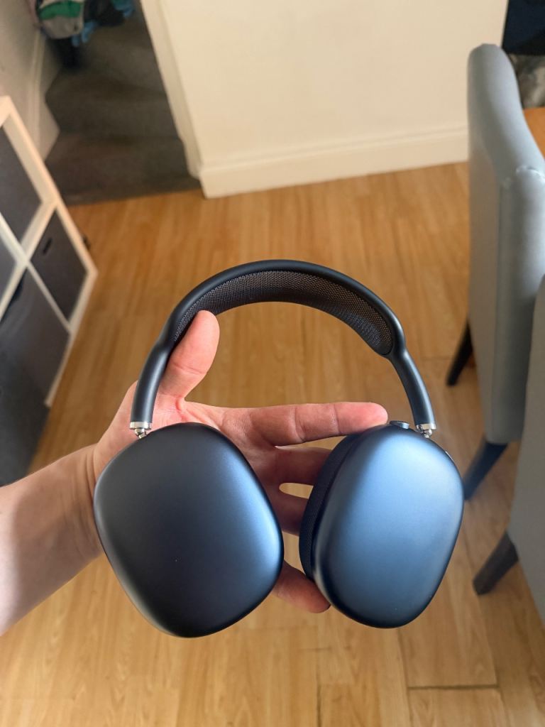 Apple AirPods Max Headphones – Space Grey, Very Good Condition