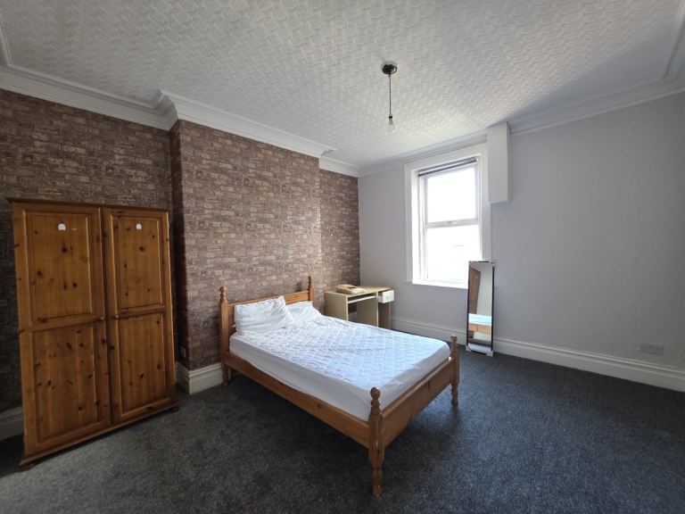 Spacious 7-Bedroom House at Newcastle upon Tyne