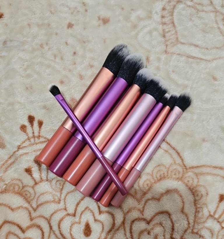 Real Techniques Makeup Brush Set – Good Condition