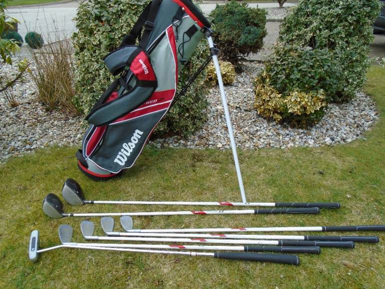 wilson deep red junior golf set in stand bag, 7 clubs, suit age 11-14 approx.