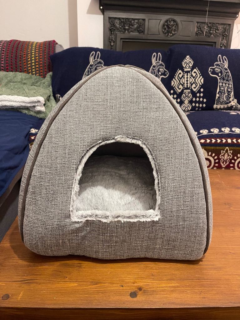 Igloo thermal cat bed 