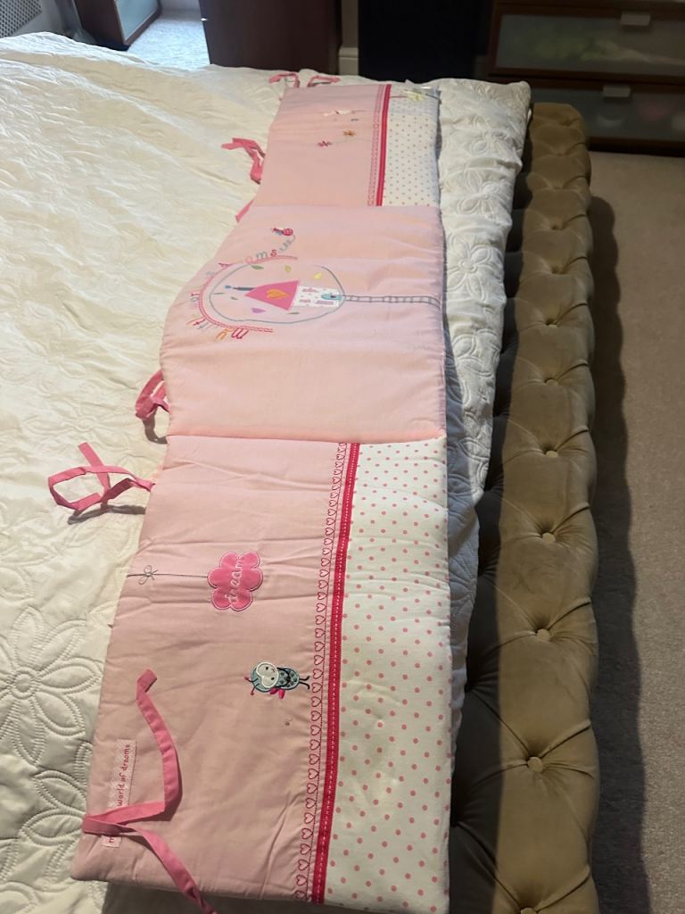  Cot or cot bed bumper