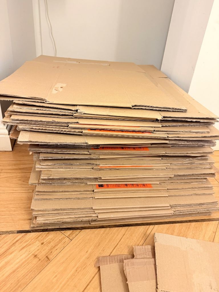 Large volume of moving boxes in 3 sizes 