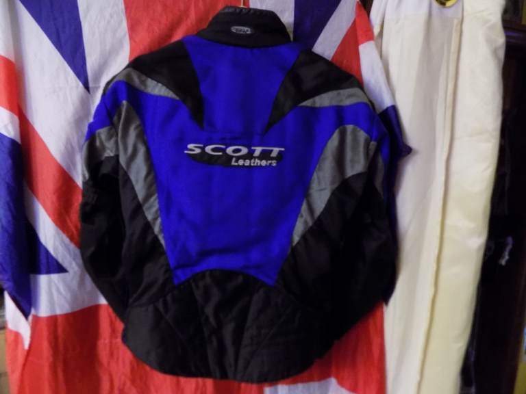Scott Leathers Blue Black Motorcycle Jacket Size Large Armoured. ready to be used 