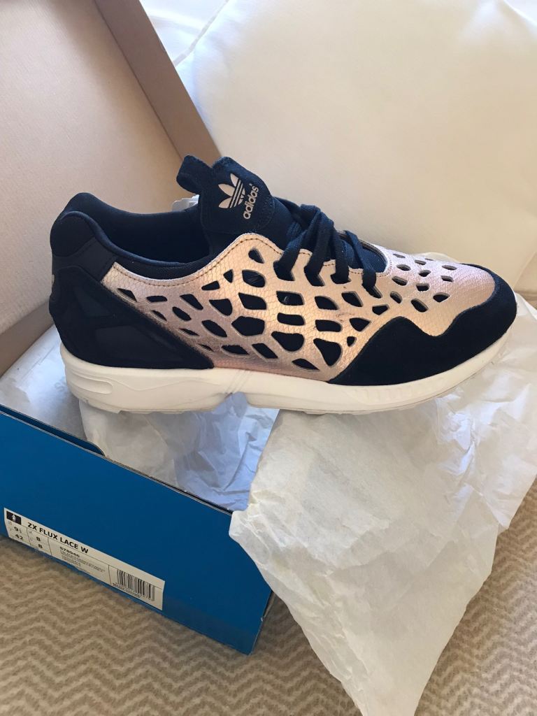 Adidas ZX Flux. Unisex.  UK 8. Wide. New ( Black & Gold )