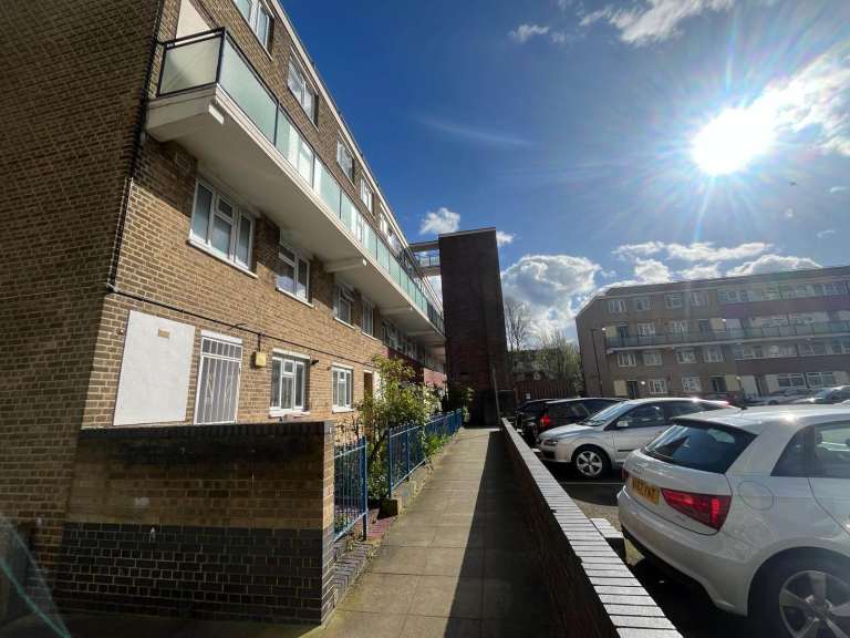 Single Room Available 1ST Feb In Seven Sisters