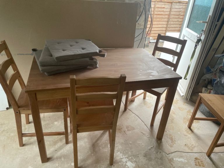 Dining table with chairs 