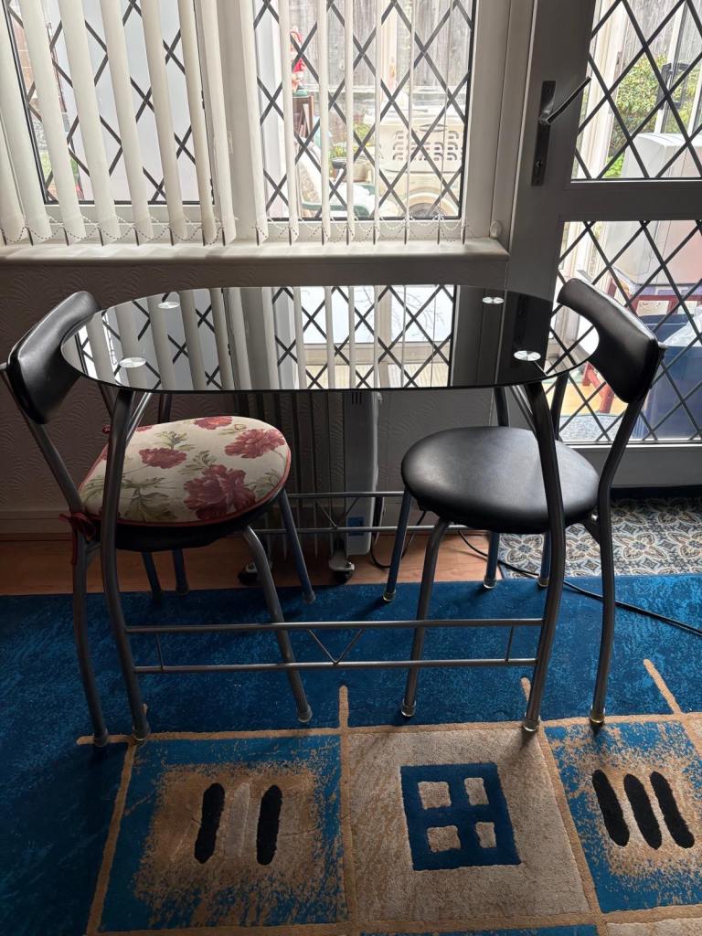 Table and chairs accessories 