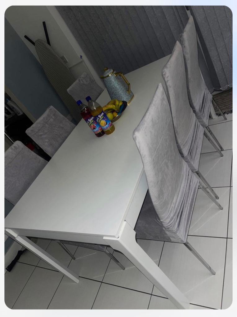 Dinning Table with chairs 