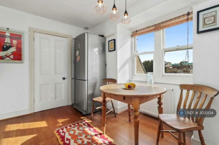 3 bedroom flat in Jevington Gardens, Eastbourne, BN21 (3 bed) (#3032134)