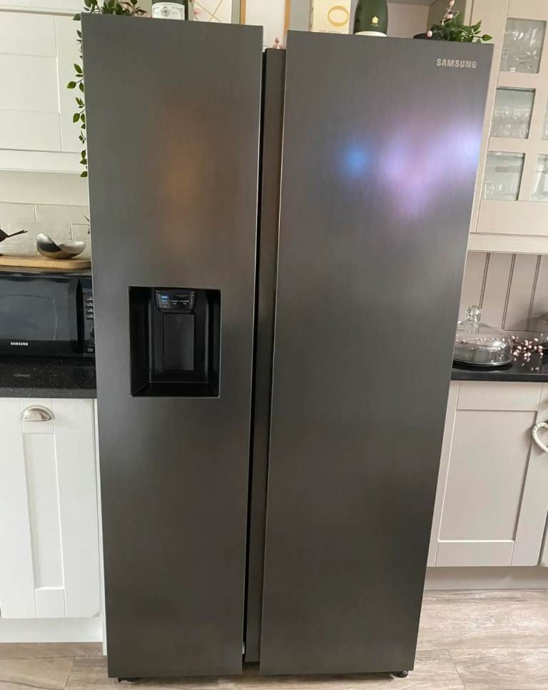 American fridge freezer Samsung with water and ice maker 