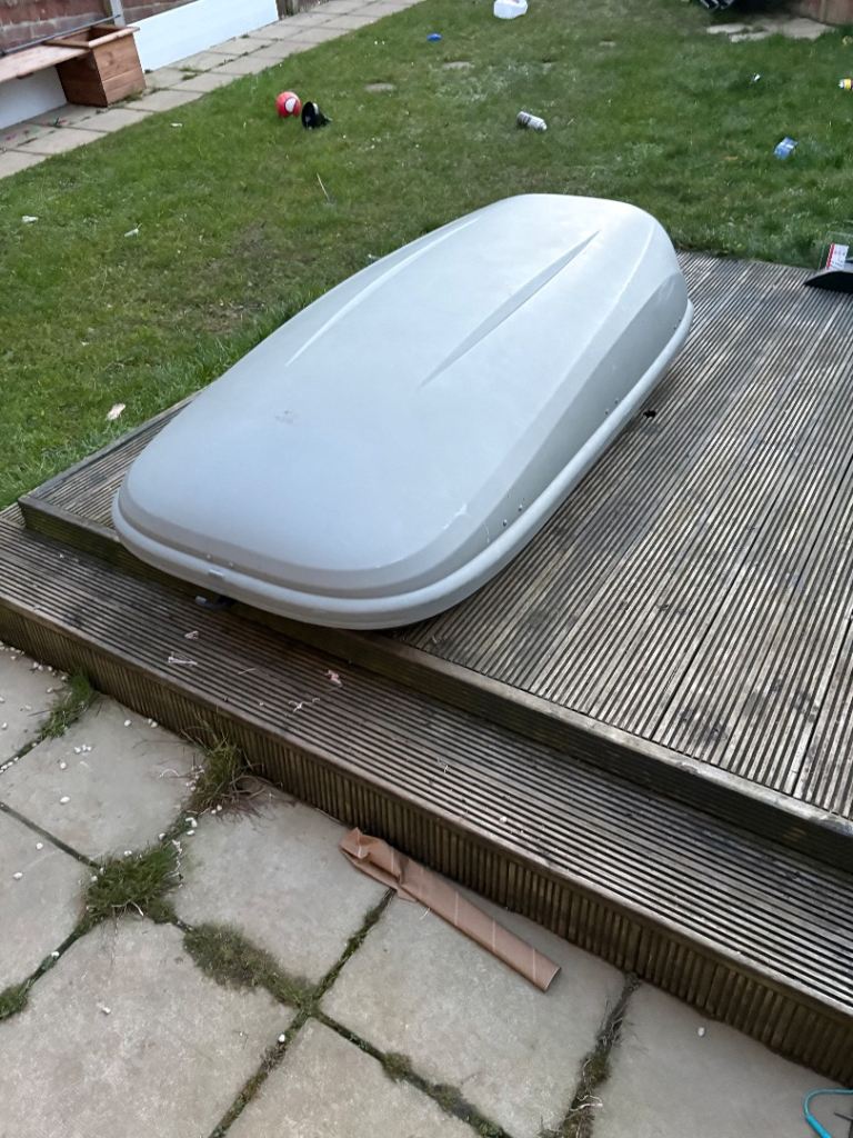 Roof box