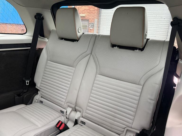 2017 Land Rover Discovery 3.0 TDV6 HSE Automatic 4WD Euro 6 5dr SUV Diesel Automatic